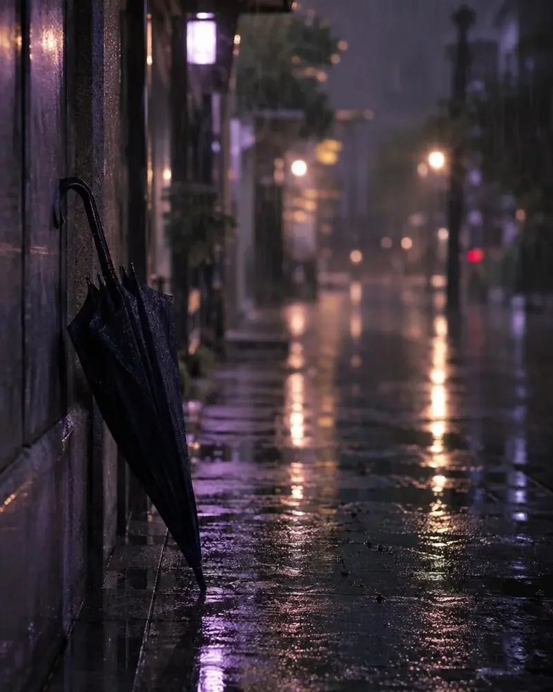 吾爱吃瓜在线 花魁榜第 3 名配图：《见鬼》之后的雨，和一把没撑开的伞